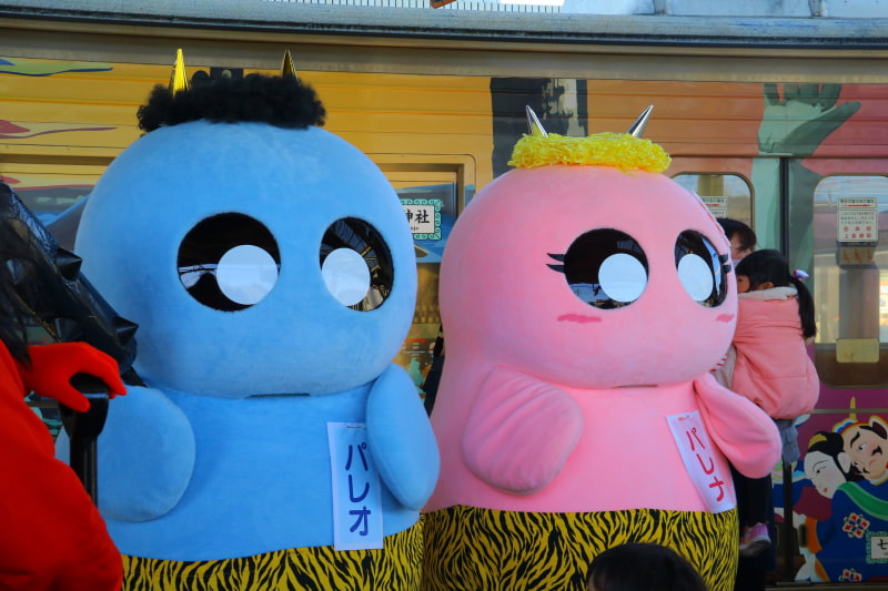 「鬼パレオくん、鬼パレナちゃん」