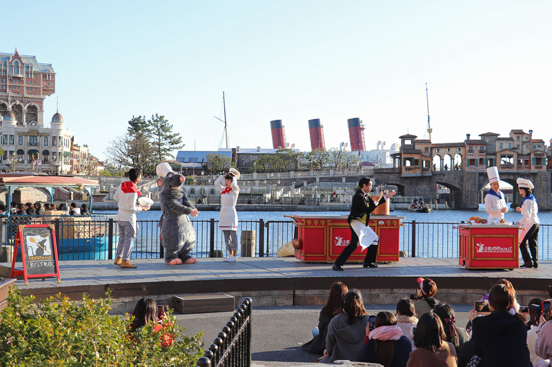 レミーが登場するコミカルなステージを実施