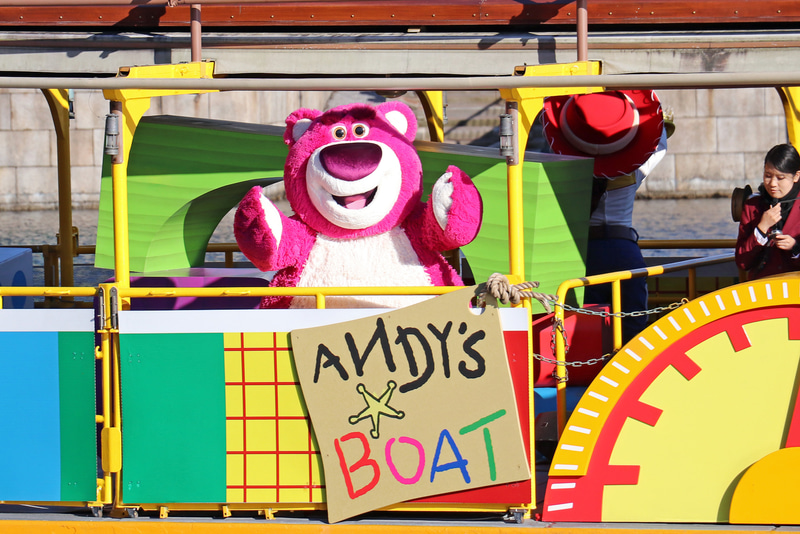 明るいロッツォがかわいい。1隻目は「アンディのボート」のようだ