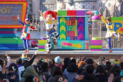 東京ディズニーシー ピクサー プレイタイム パルズ でウッディたちと盛り上がろう 年もピクサー映画のキャラクターたちが大集合 トラベル Watch