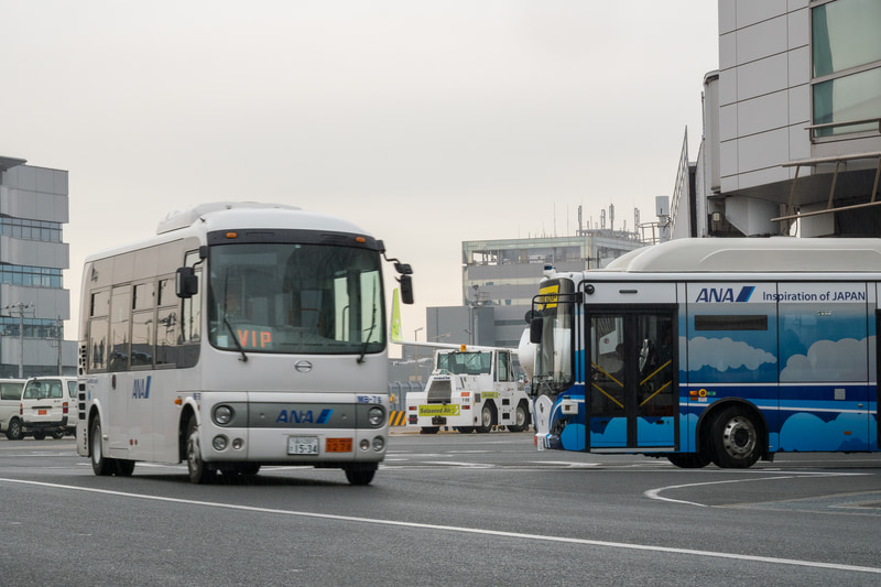 羽田空港内を走行する自動運転バス