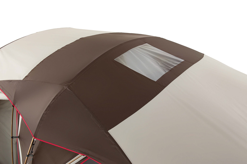 サイドキャノピーを追加したことで、展開してリビングスペースを拡大したり、日差しを遮ったりできる