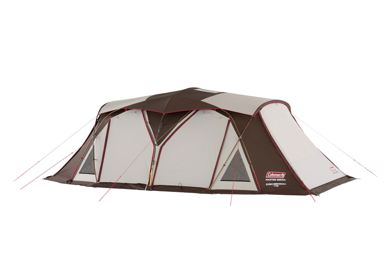 サイドキャノピーを追加したことで、展開してリビングスペースを拡大したり、日差しを遮ったりできる