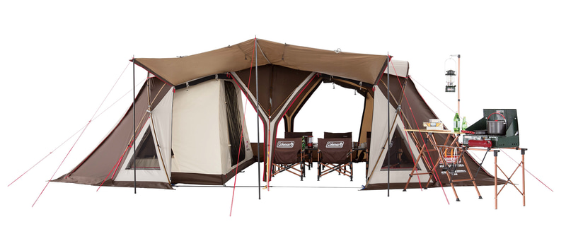 サイドキャノピーを追加したことで、展開してリビングスペースを拡大したり、日差しを遮ったりできる