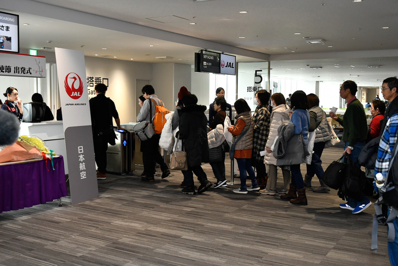 JL3513便は144名を乗せて新千歳空港へ飛び立った