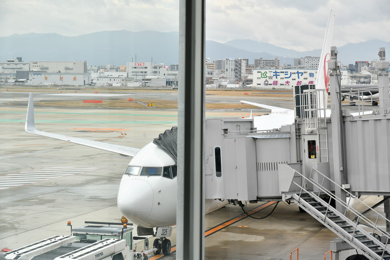 使用機材はボーイング 737-800型機（登録記号：JA325J）