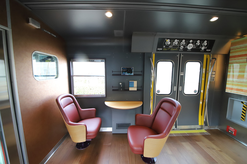 運転台に隣接したスペースはグリーン車利用者専用のラウンジ