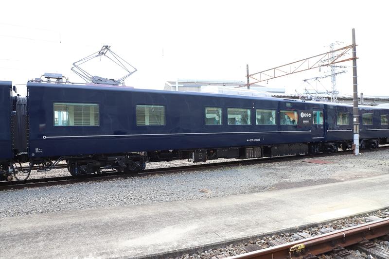 3号車 普通車（モハ117-7036）