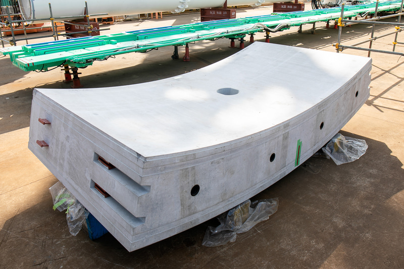 セグメント。隣り合うセグメントとはジョイントで接続するため、人がシールドマシンの中に入ってボルトで固定する必要がない（写真提供：JR東海）