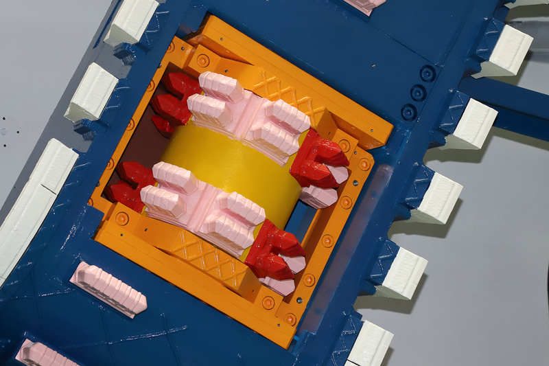 ビット交換のシーンも公開。１つのサンライズビットあたり約10秒で隣のビットに交換できる