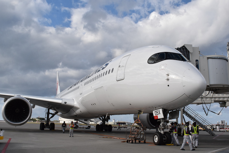 那覇空港22番スポットに到着