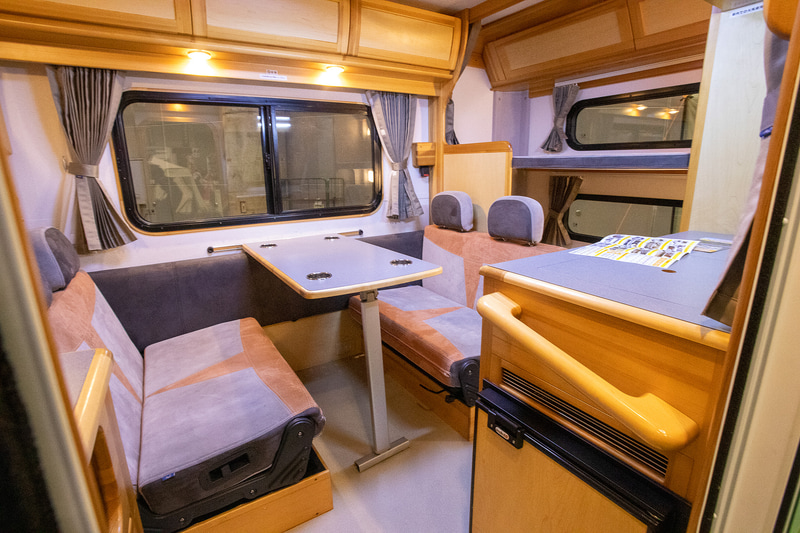 埼玉県川口市のキャンピングステーションが行なうキャンピングカーカーシェアリングサービス「キャンピングステーション」。登録が必要。料金は平日2万1600円、土日祝祭日2万6400円、ハイシーズン3万2400円（すべて24時間料金）