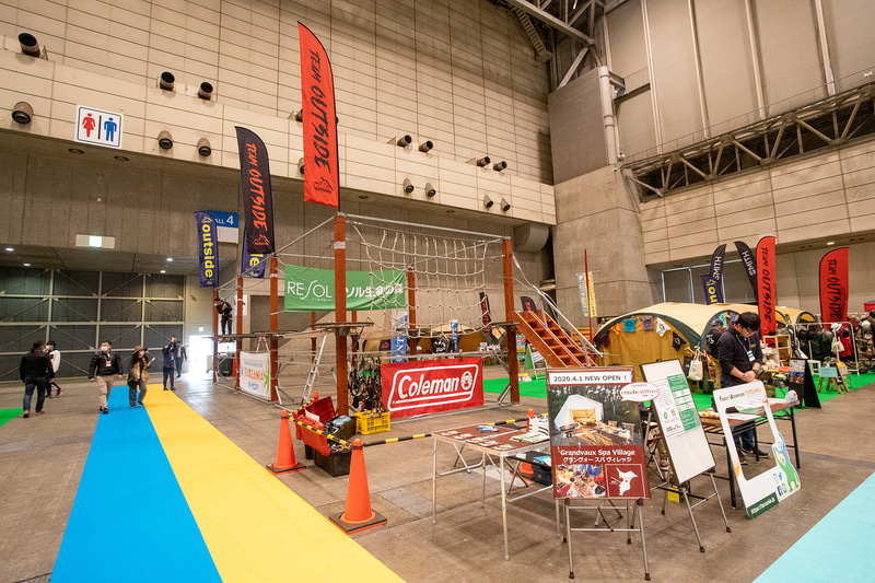 千葉にある「<a href="https://tarzania.jp/" class="n" target="_blank">フォレストアドベンチャー・ターザニア</a>」は体験施設を展開。現地は森をそのまま使ったアドベンチャーレジャーが楽しめる作り。完全予約制となっている