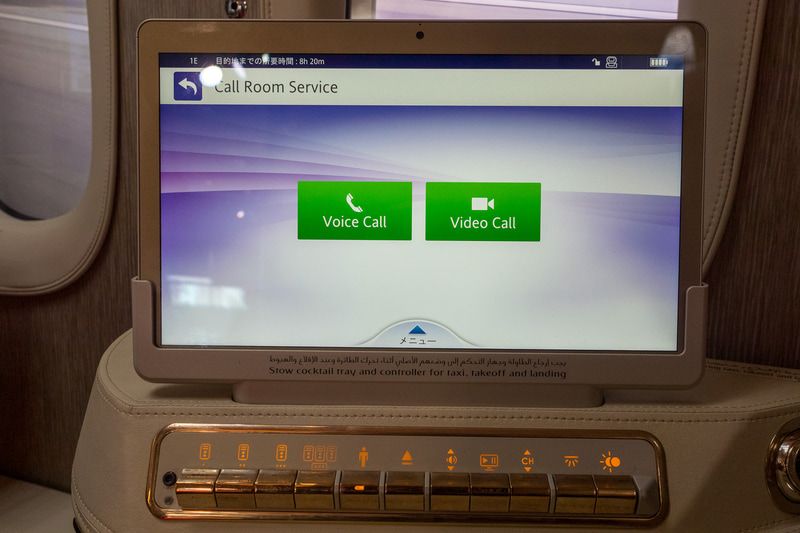 ビデオ/ボイスコール機能により、扉を閉めた状態でもCA（客室乗務員）とコンタクトできる