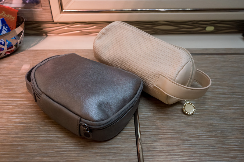 アメニティはブルガリとコラボレーション。香水が入った女性向けと、シェーバーなどが入った男性向けの2種類を用意している