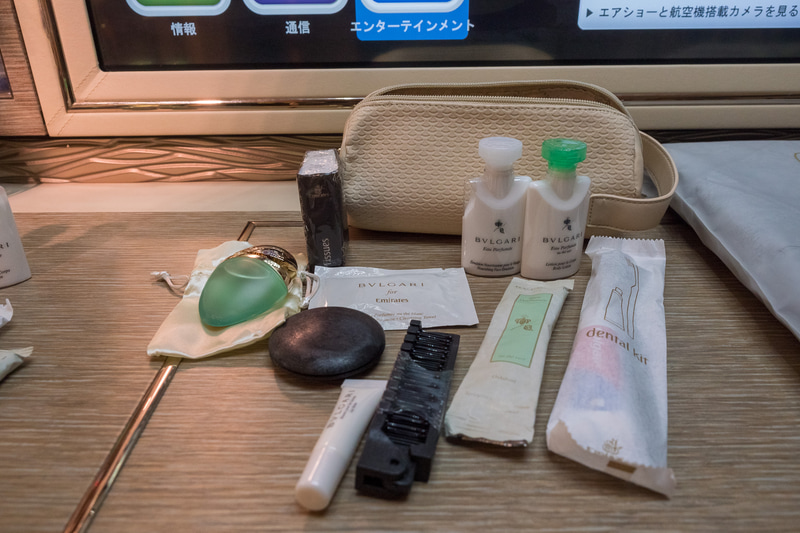 アメニティはブルガリとコラボレーション。香水が入った女性向けと、シェーバーなどが入った男性向けの2種類を用意している