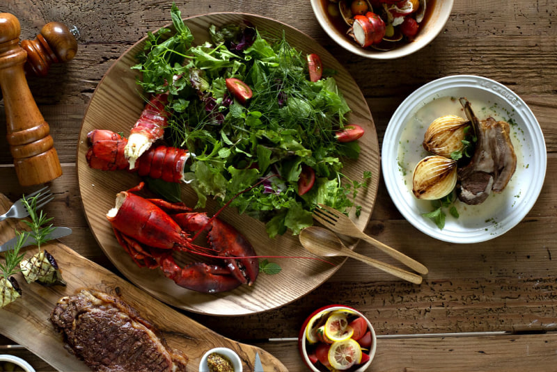 ミニチュアシェフが特急レーンでできたて料理をお届け！食事「Funk’s Kitchin」