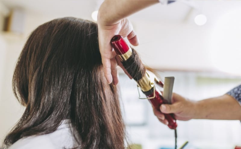 さっぱりついでに髪もさっぱり、気になる白髪も染められる予約不要な「ヘアサロン」