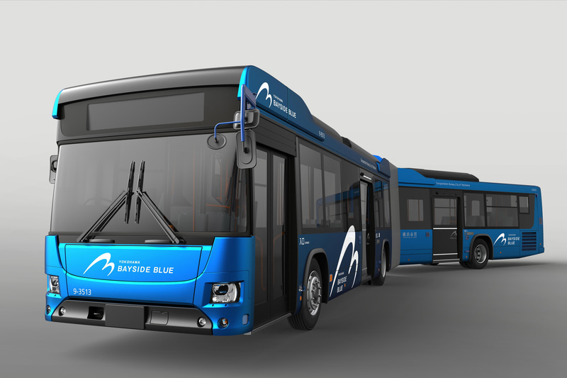 日野自動車が国産初の連節バスを横浜市に納入。「BAYSIDE BLUE」として6月より運行される予定
