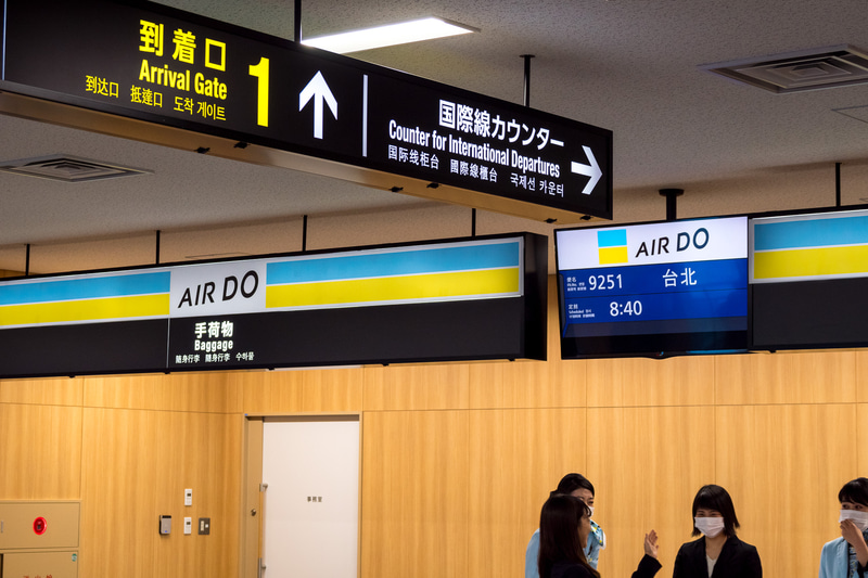 国際線カウンターにAIR DOロゴを掲示