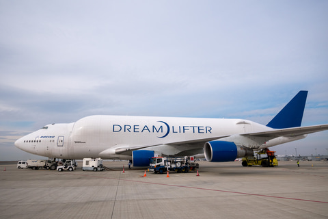 1000機目のボーイング 787型機の主翼を搭載。ボーイング、ドリーム