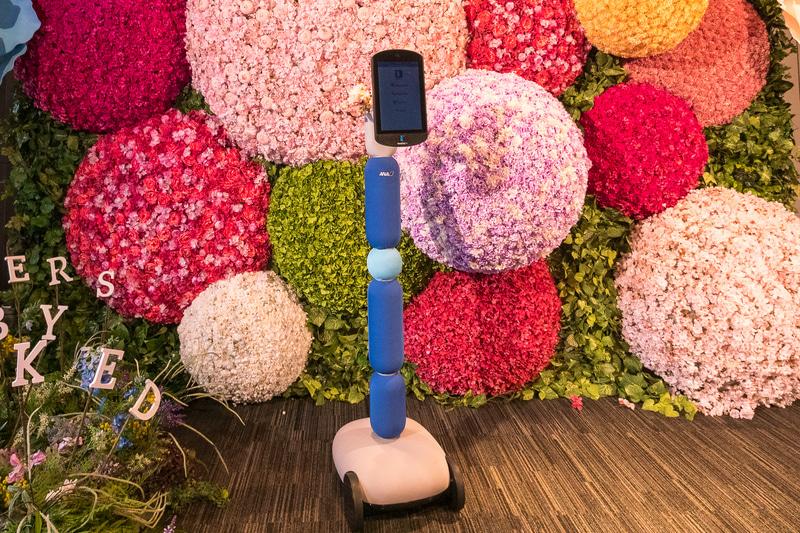 ANAHDが開発したコミュニケーション型アバター「newme（ニューミー）」