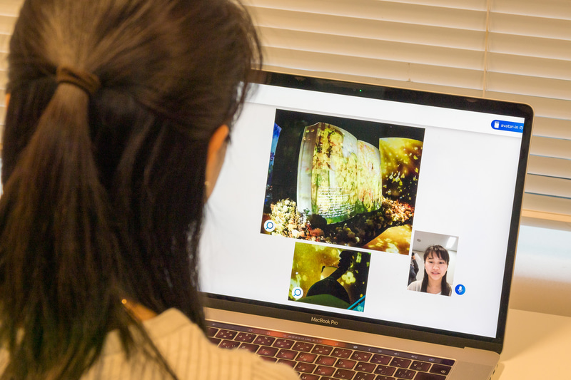 「FLOWERS BY NAKED 2020 -桜-」の体験イメージ。上段が「春の始まり」、下段が「日本一早いお花見」を体験している様子