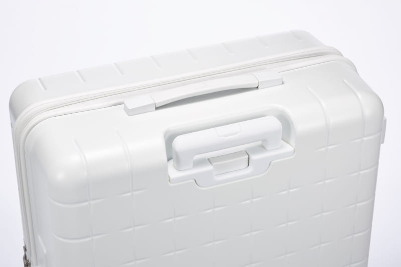 ハンドルなどのパーツも白一色