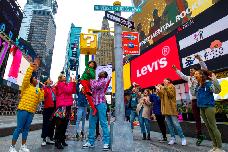 タイムズスクエアやロックフェラー・プラザにもハテナブロックが出現した