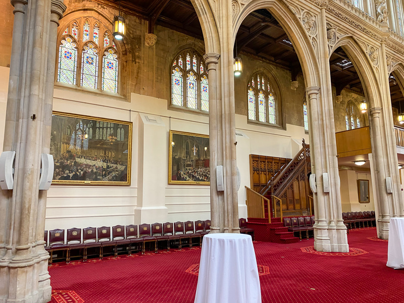 教会を思わせるホール