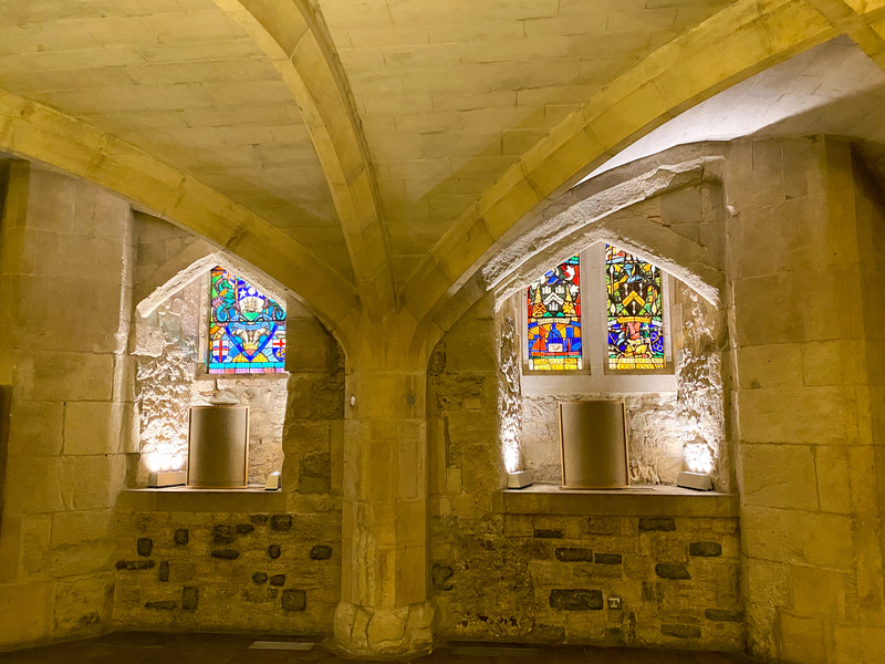 地下室にも美しいステンドグラスが