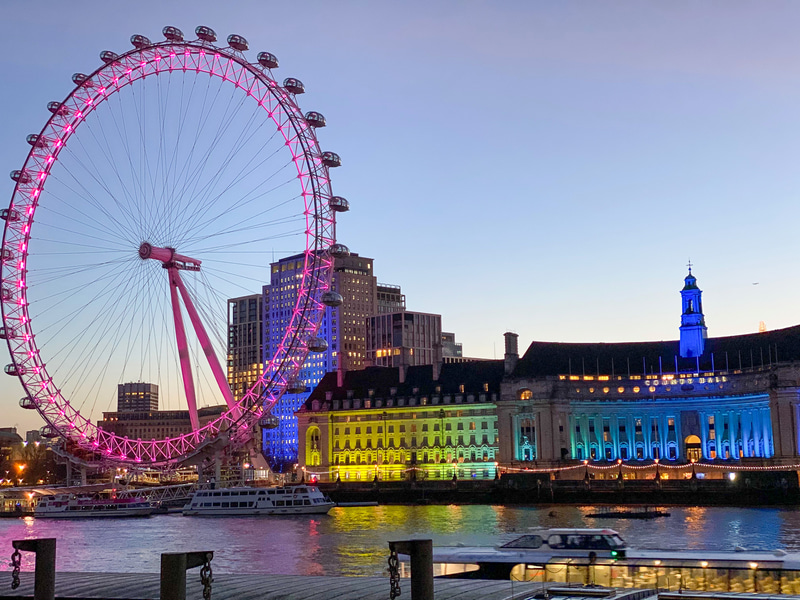 朝焼けの美しいロンドンアイ