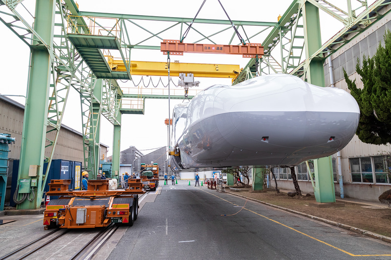 トレーラーが所定の位置へ