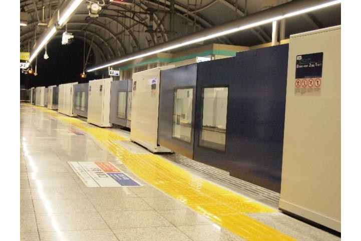 日暮里駅のホームドア