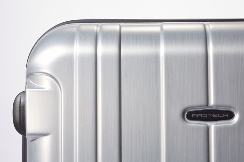 メタルスキンを採用するなどの改良を加えた