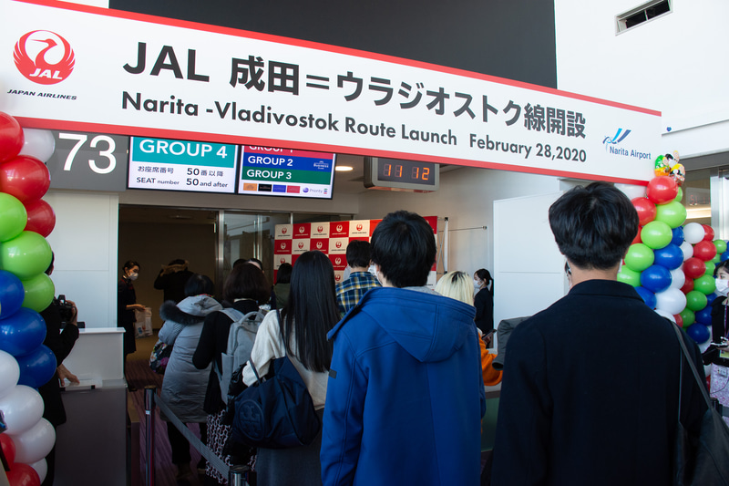 藤田副社長が先頭に立って記念品を手渡していた