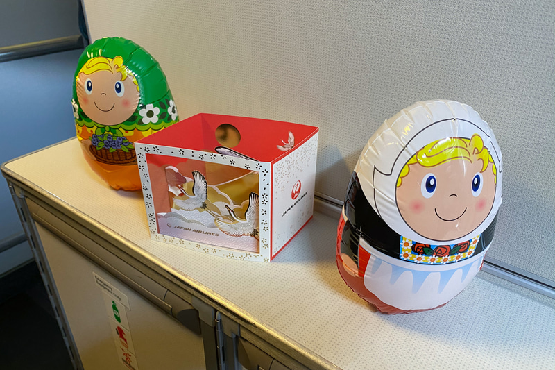 機内でもマトリョーシカのバルーンがお出迎え