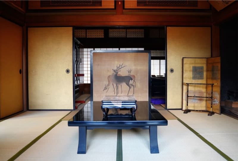 醤油蔵元のマルトは醤油蔵を改修した古民家ホテル「NIPPONIA 田原本 マルト醤油」を開業する