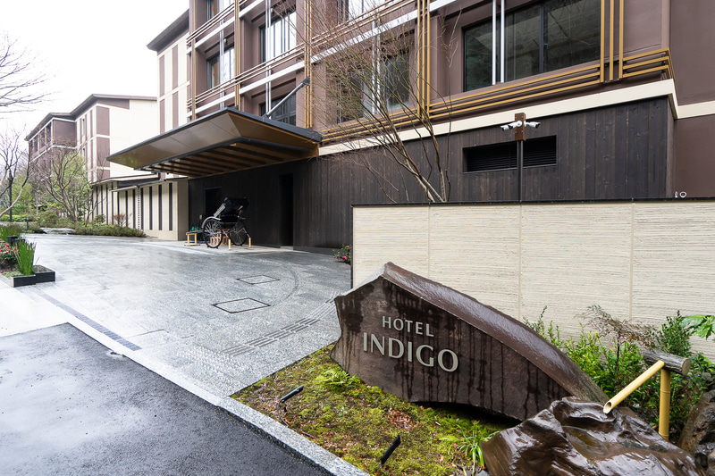 エントランス車寄せ