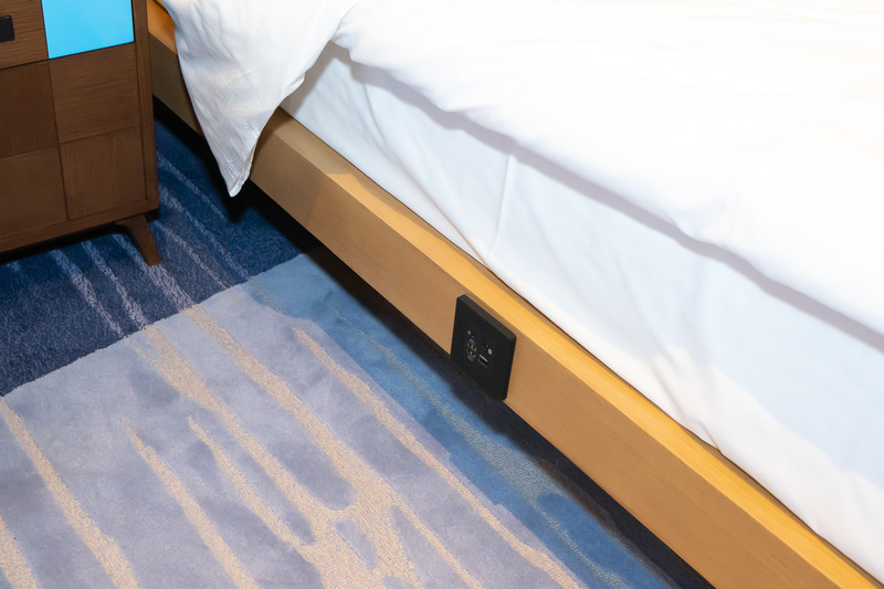 気がつきにくいが、なんとベッドフレームにもUSB充電ポートがある