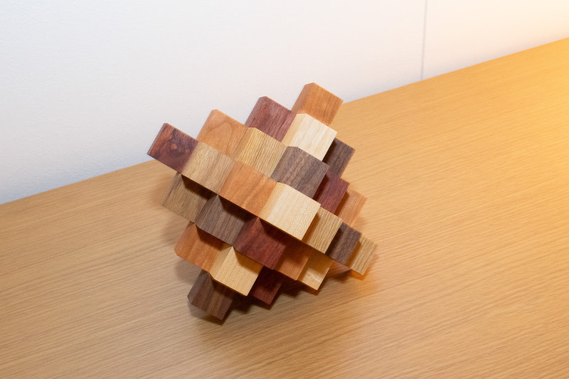 木製のパズルが置かれていたり、遊び心にあふれている