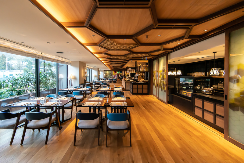 リバーサイドにあり眺めのよいレストラン＆バー