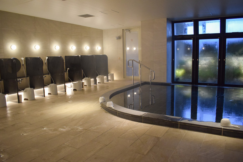 天然温泉の大浴場