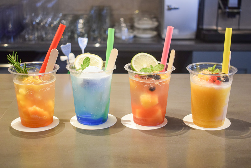 オリジナルのトロピカルカクテル。見た目もかわいらしく写真映えする