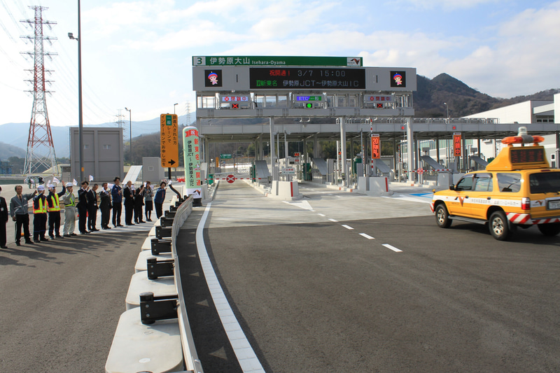 開通した伊勢原大山IC