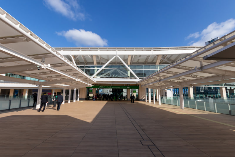 2階にある改札とその周辺