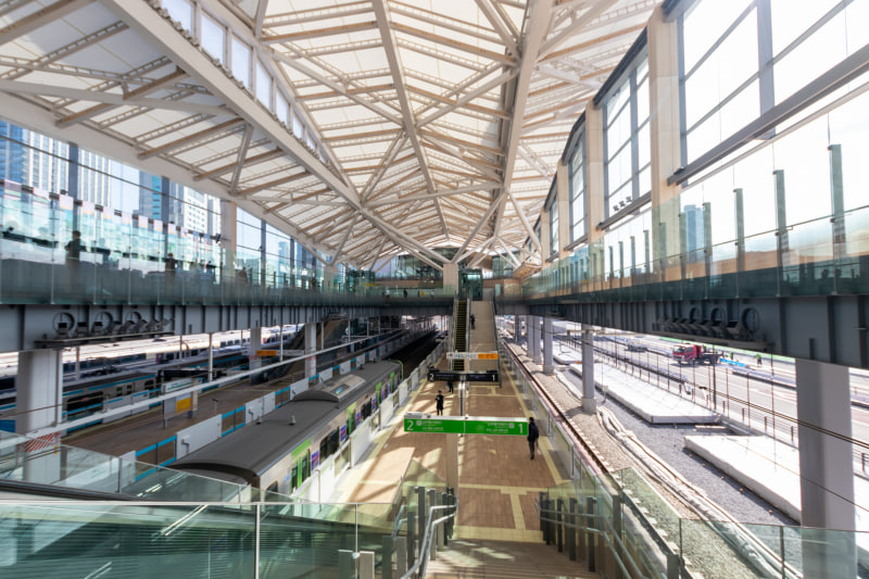 山手線のホームを田町方面から見たもの。線路切り換え工事はすでに完了しているので、山手線、京浜東北線がホームを通過する