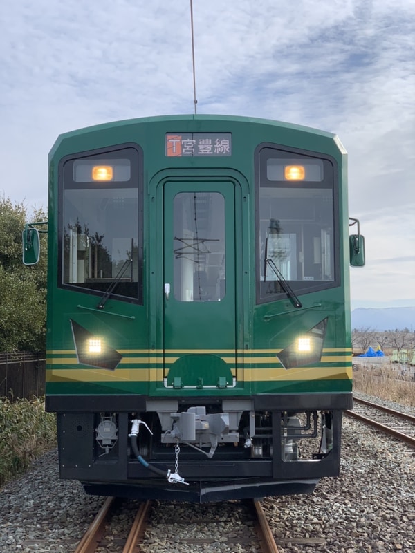 ボディカラーは丹後の自然と歴史と伝説をコンセプトとした「千歳緑」色