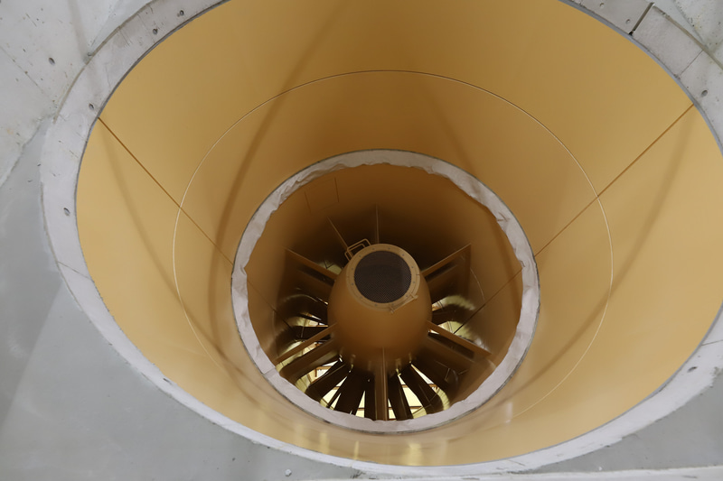 ファンを上部から覗き込んだところ