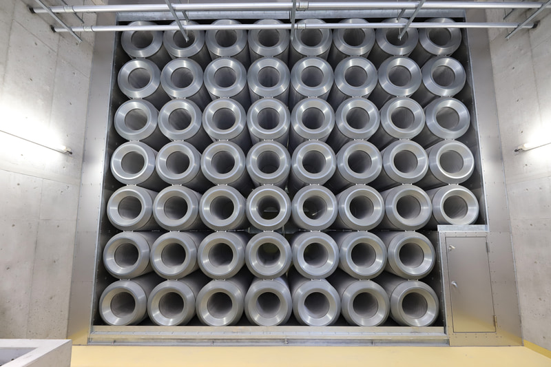 巨大な消音装置。ここで音を約25dBに低減させる、周囲の環境への配慮だ